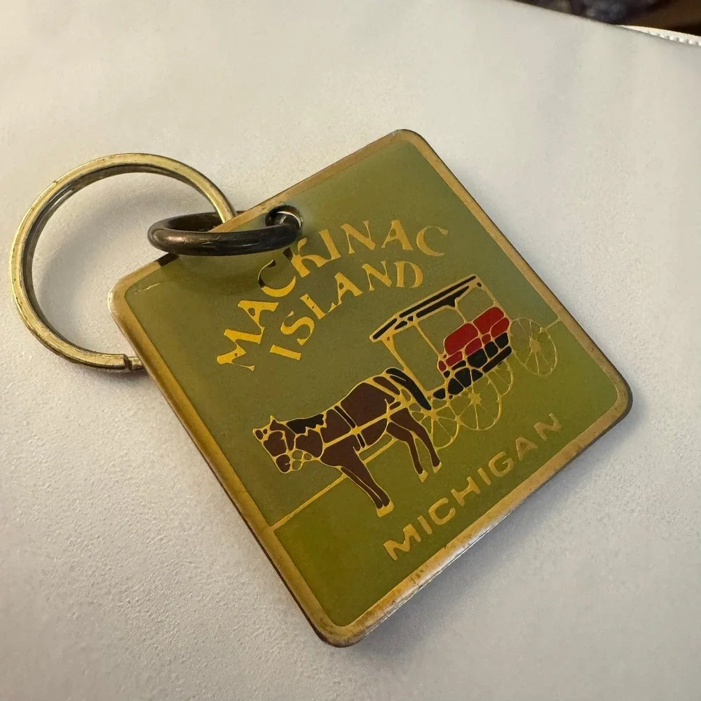 Mackinac Island Michigan Souvenir Keychain Horse and Buggy‎ Vintage Travel